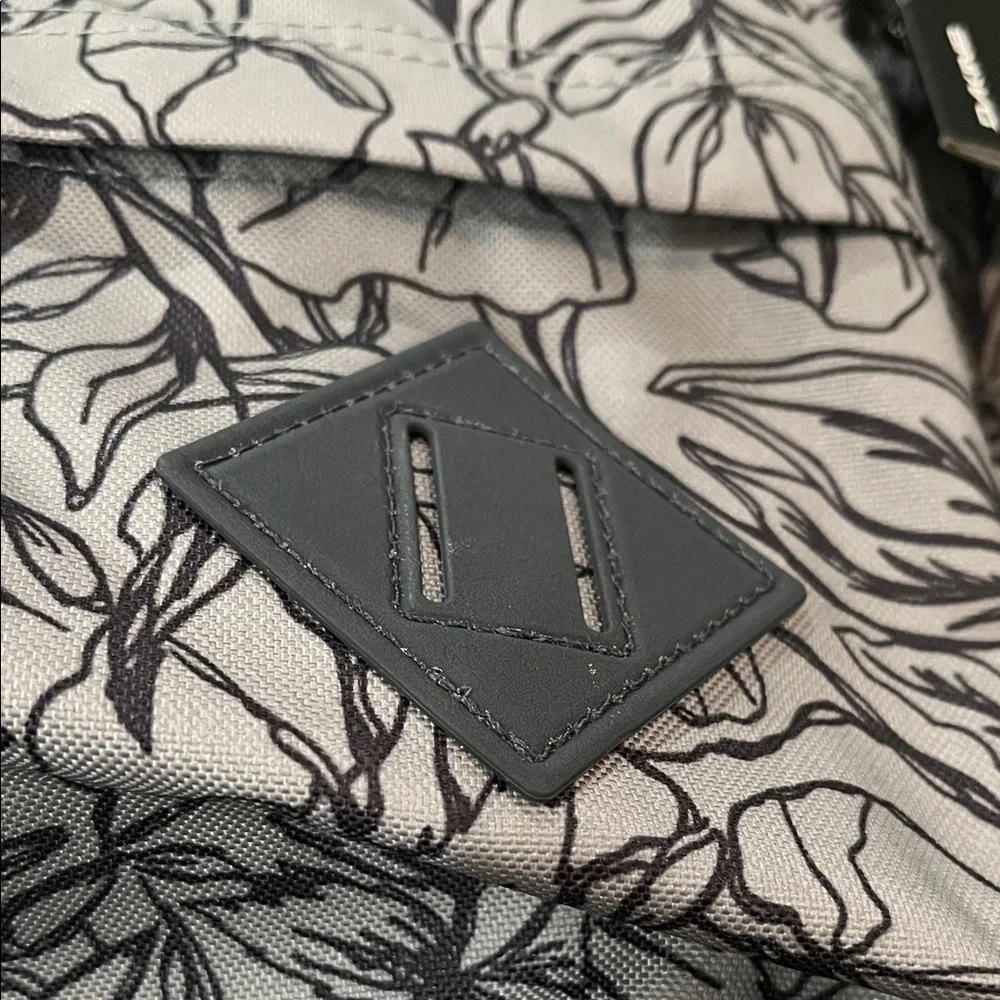 DAKINE 365 21L Poppy Griffin Backpack/NWT